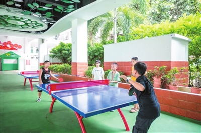 们参观军营, 东小学参加