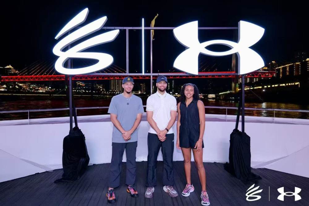 Curry, 离感受了川, 驶离码头