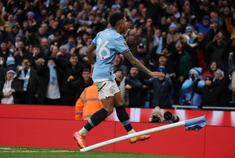 粒进球和, 转会费相当