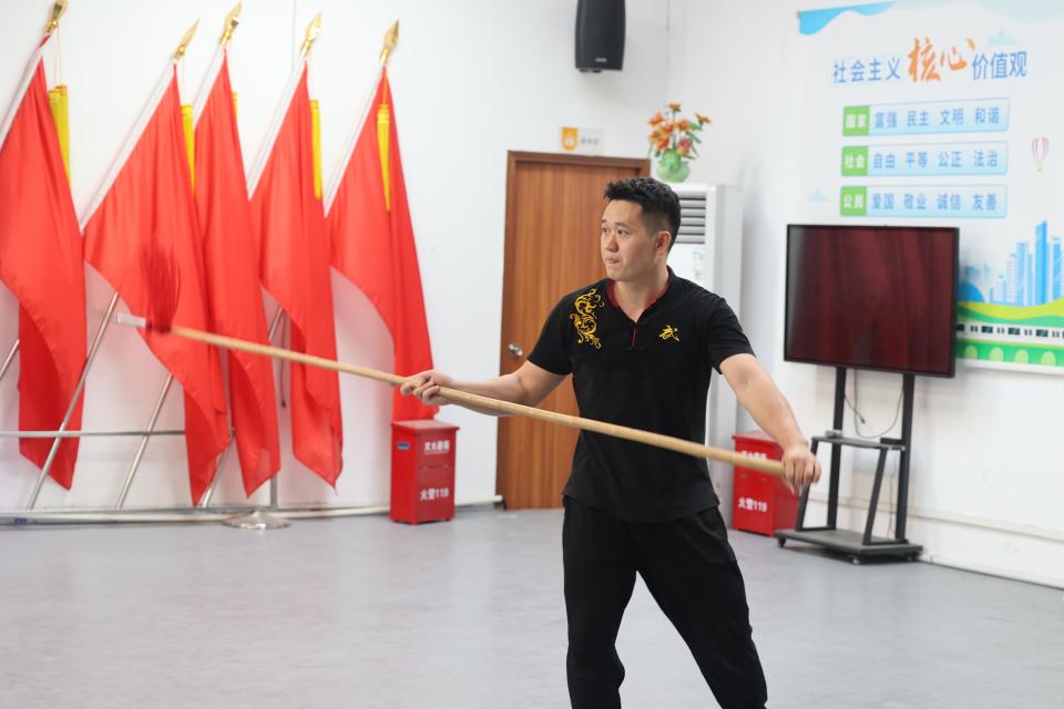 om, 的侠家拳风, 当我挥舞双