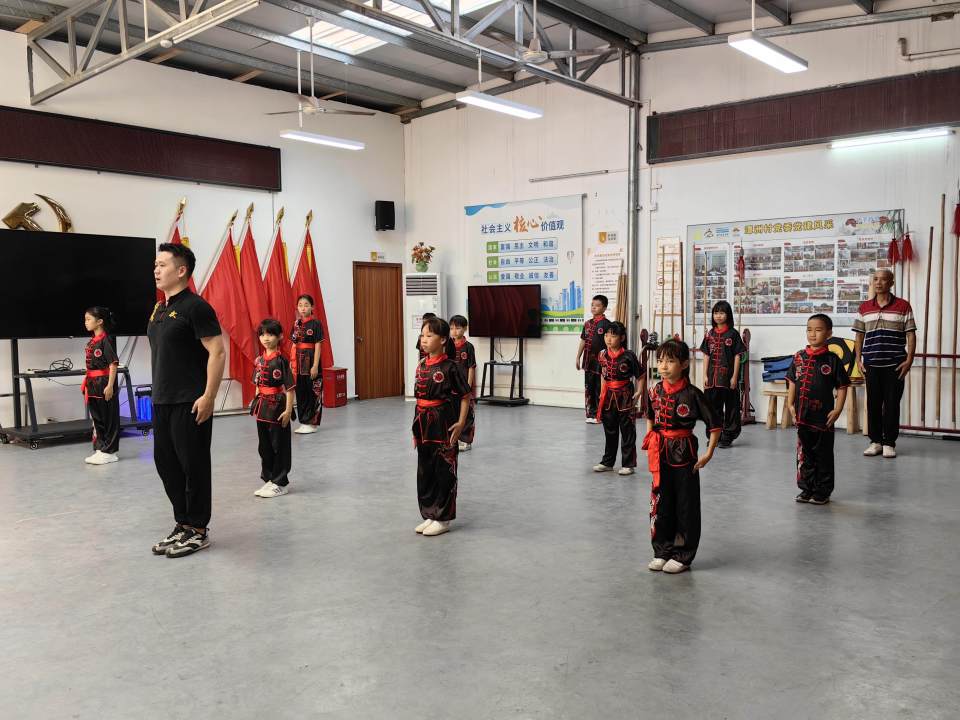 这里每个人, 动室到校园